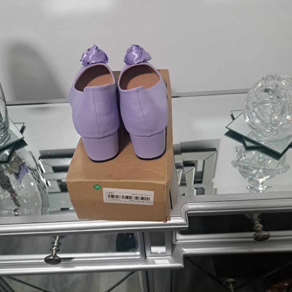 Shoes - Picture 6 of 7